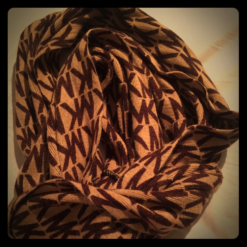 MK scarf